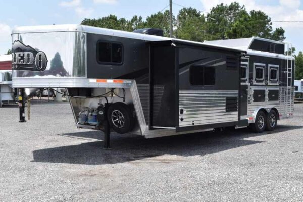 2020 Bison Laredo 3 Horse Trailer with 11′ Short Wall