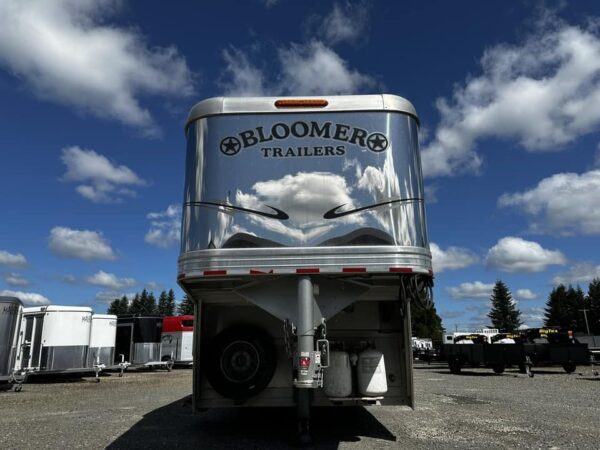 2009 Bloomer Trailers Evolution 10th Anniversary Edition 3-H 11′ LQ