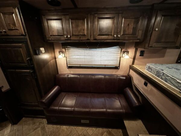 2009 Bloomer Trailers Evolution 10th Anniversary Edition 3-H 11′ LQ