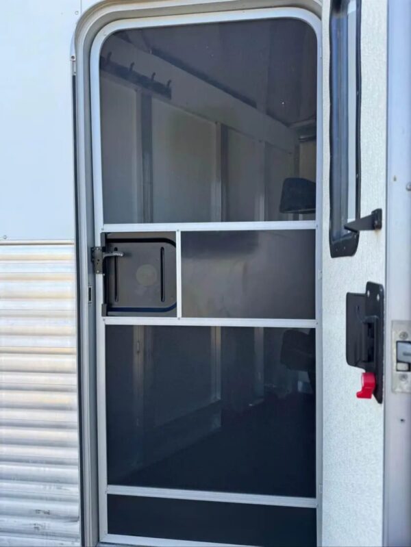 2008 Exiss Sport ES 30B 3 horse slant horse trailer