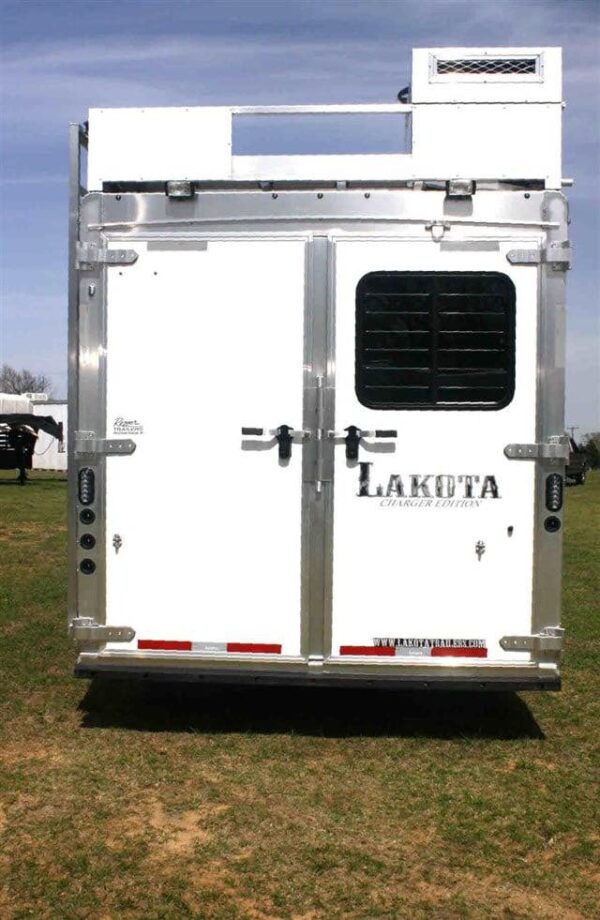 2019 Lakota Charger 4 Horse LQ with 15′ Short Wall