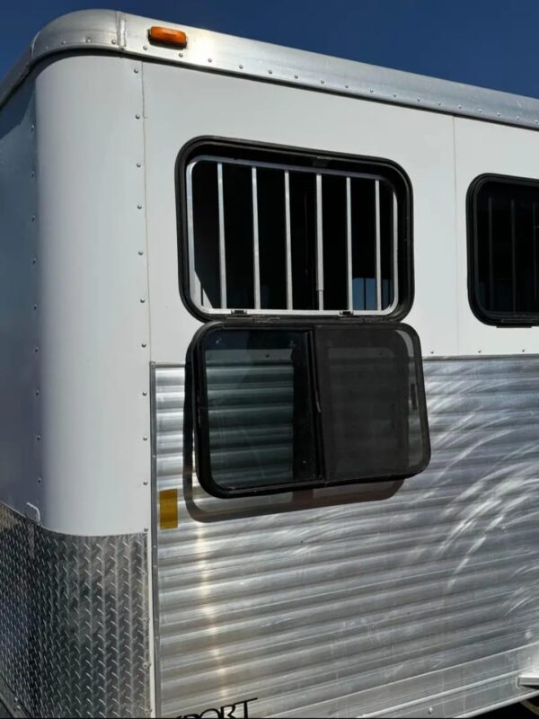 2008 Exiss Sport ES 30B 3 horse slant horse trailer