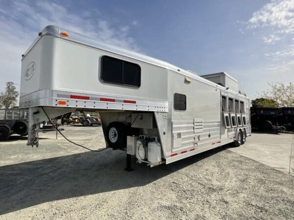 2008 4-Star Trailer 4 horse 12ft Outlaw LQ