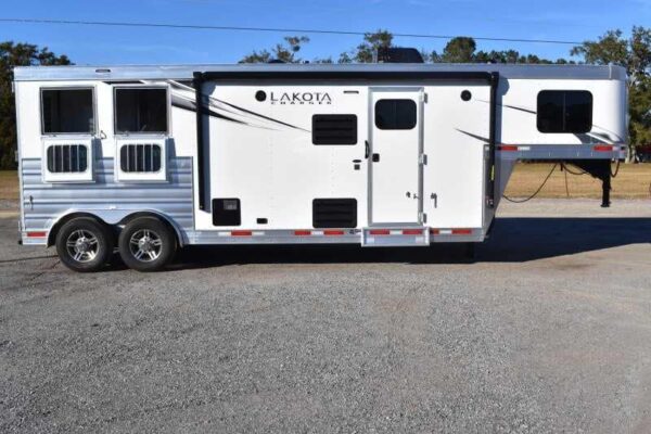 2022 Lakota Charger LQ 2 Horse Trailer with 9′ Short Wall