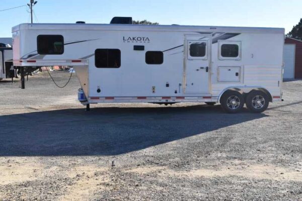 2022 Lakota Charger LQ 2 Horse Trailer with 9′ Short Wall