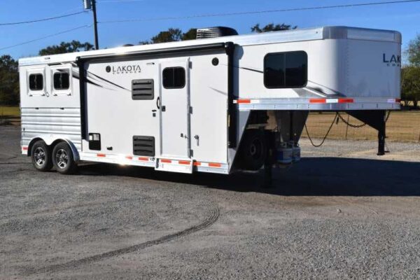 2022 Lakota Charger LQ 2 Horse Trailer with 9′ Short Wall