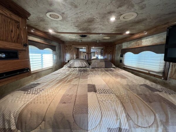 2009 Platinum Coach 3 H 16′ SW w/Outlaw Conversion