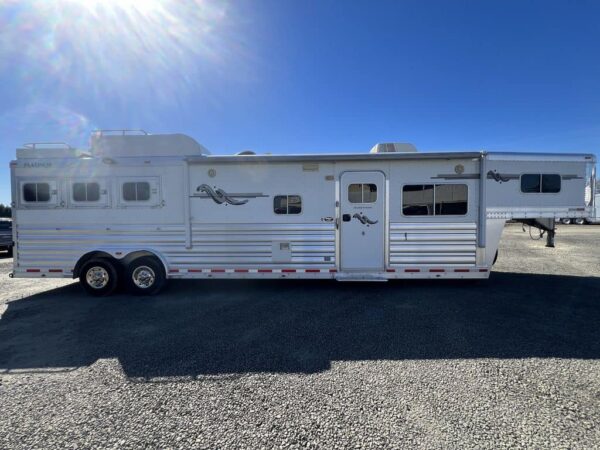 2009 Platinum Coach 3 H 16′ SW w/Outlaw Conversion