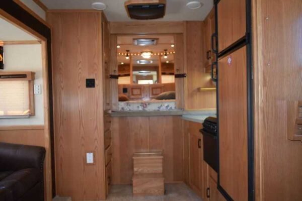 2005 Sundowner Sunlite  6LQ Horse Trailer with 11′ Short Wall 725 Grand Sierra 8612GLQ MidTack