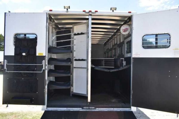 2005 Sundowner Sunlite  6LQ Horse Trailer with 11′ Short Wall 725 Grand Sierra 8612GLQ MidTack