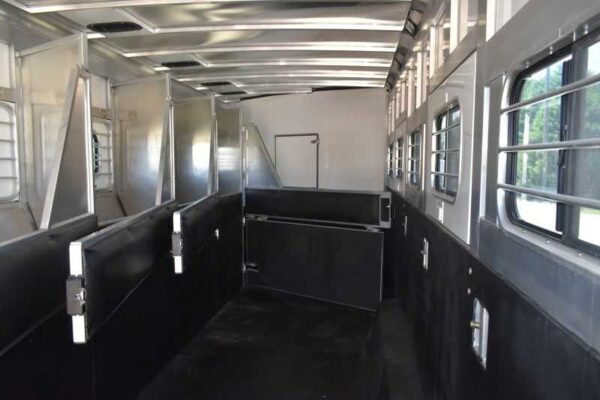 2005 Sundowner Sunlite  6LQ Horse Trailer with 11′ Short Wall 725 Grand Sierra 8612GLQ MidTack