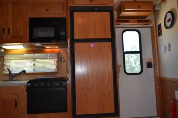 2005 Sundowner Sunlite  6LQ Horse Trailer with 11′ Short Wall 725 Grand Sierra 8612GLQ MidTack