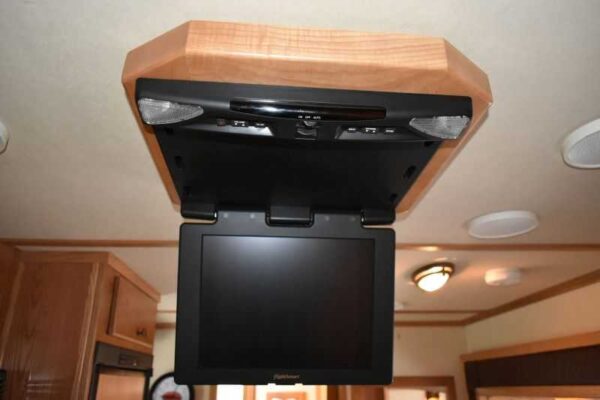 2005 Sundowner Sunlite  6LQ Horse Trailer with 11′ Short Wall 725 Grand Sierra 8612GLQ MidTack