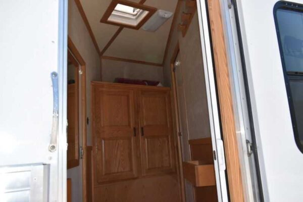 2005 Sundowner Sunlite  6LQ Horse Trailer with 11′ Short Wall 725 Grand Sierra 8612GLQ MidTack