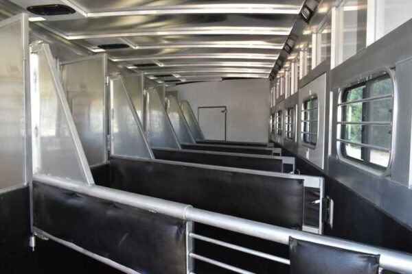 2005 Sundowner Sunlite  6LQ Horse Trailer with 11′ Short Wall 725 Grand Sierra 8612GLQ MidTack