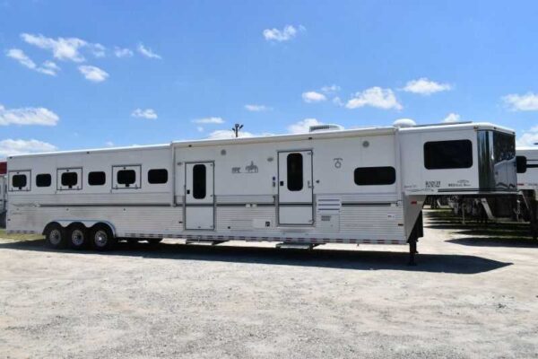 2005 Sundowner Sunlite  6LQ Horse Trailer with 11′ Short Wall 725 Grand Sierra 8612GLQ MidTack