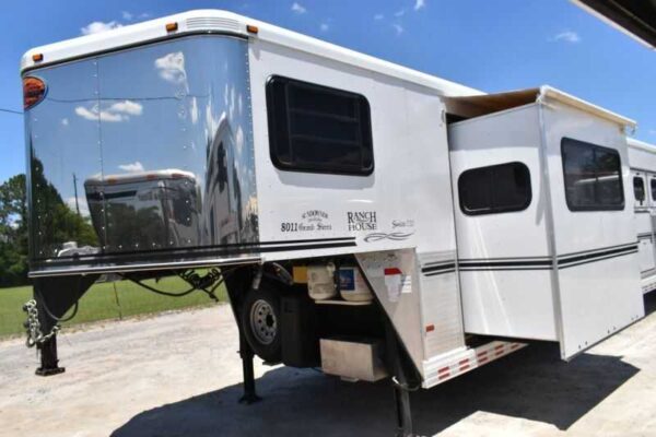 2005 Sundowner Sunlite  6LQ Horse Trailer with 11′ Short Wall 725 Grand Sierra 8612GLQ MidTack