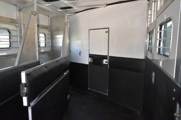 2005 Sundowner Sunlite  6LQ Horse Trailer with 11′ Short Wall 725 Grand Sierra 8612GLQ MidTack