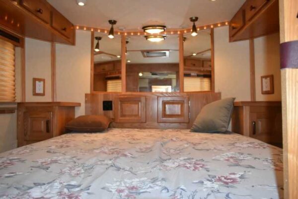 2005 Sundowner Sunlite  6LQ Horse Trailer with 11′ Short Wall 725 Grand Sierra 8612GLQ MidTack