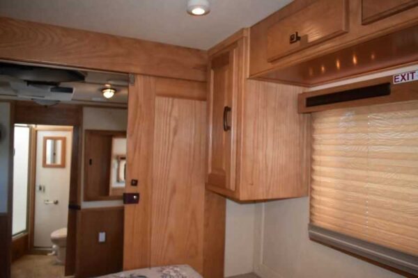 2005 Sundowner Sunlite  6LQ Horse Trailer with 11′ Short Wall 725 Grand Sierra 8612GLQ MidTack