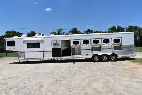 2005 Sundowner Sunlite  6LQ Horse Trailer with 11′ Short Wall 725 Grand Sierra 8612GLQ MidTack