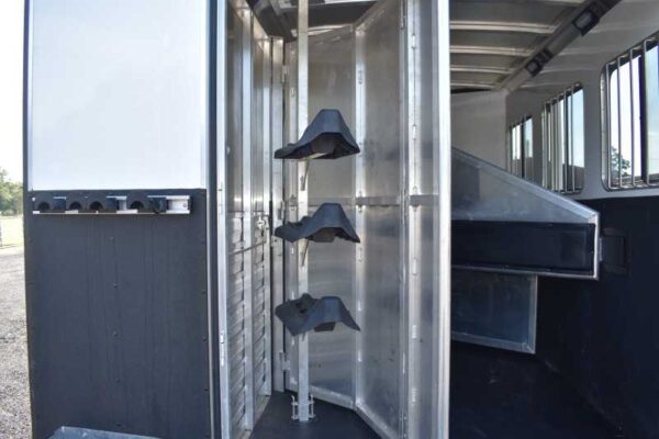 2015 Exiss 7308LQ 3 Horse Trailer with 8′ Short Wall