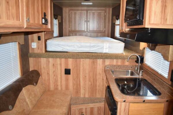 2015 Exiss 7308LQ 3 Horse Trailer with 8′ Short Wall