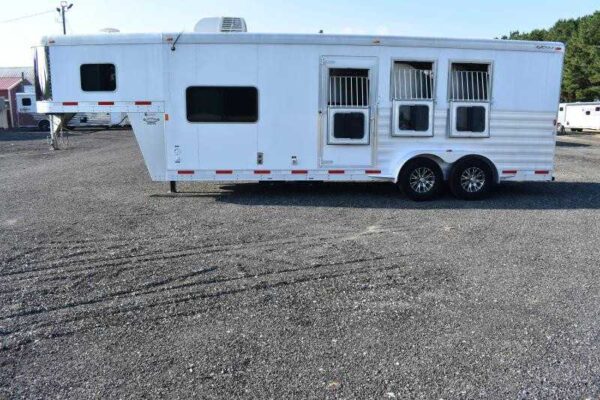 2015 Exiss 7308LQ 3 Horse Trailer with 8′ Short Wall