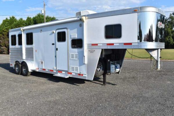 2015 Exiss 7308LQ 3 Horse Trailer with 8′ Short Wall