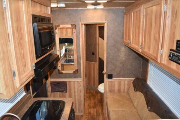 2015 Exiss 7308LQ 3 Horse Trailer with 8′ Short Wall