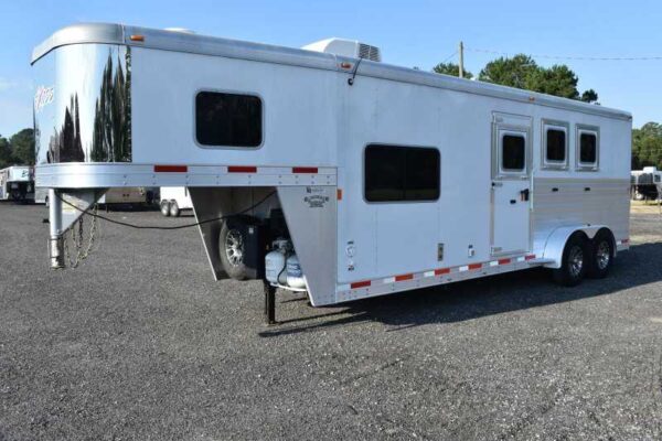 2015 Exiss 7308LQ 3 Horse Trailer with 8′ Short Wall