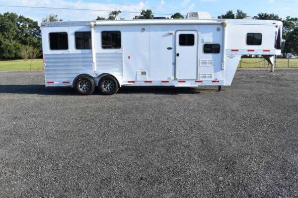 2015 Exiss 7308LQ 3 Horse Trailer with 8′ Short Wall