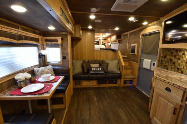 2018 Lakota Bighorn 3 Horse Living Quarters