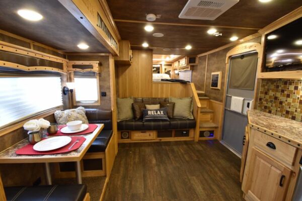 2018 Lakota Bighorn 3 Horse Living Quarters