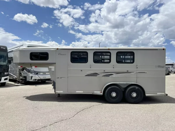 2001 Titan 3 Horse Gooseneck