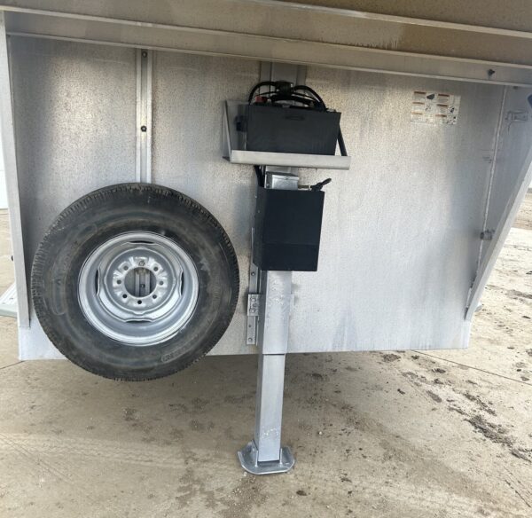 Used 2007 Featherlite 20′ Livestock Trailer – Two Compartments