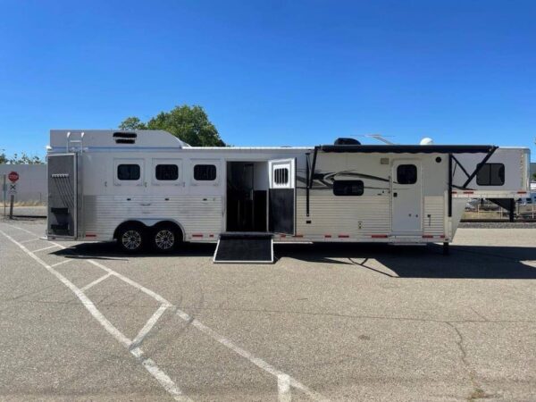 2015 Lakota Bighorn Edition 8414 4 Horse Trailer With Living Quarters “1 Slide”